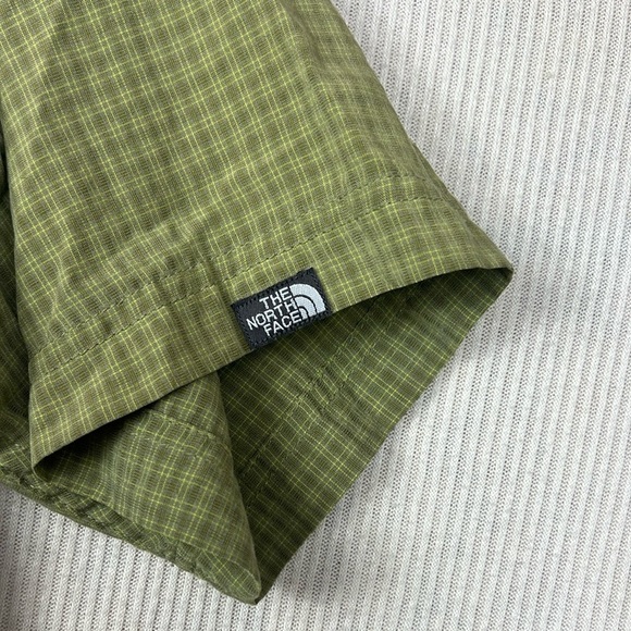 The North Face Men’s Large Button Front Micro Checkered Short Sleeve Shirt - Picture 3 of 11